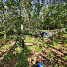 Charger l'image dans la galerie, hamac filaire vert en forêt