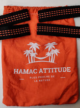 Charger l&#39;image dans la galerie, sangles dépliées et housse de sangles orange
