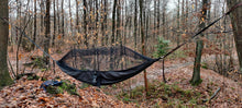 Charger l&#39;image dans la galerie, hamac moustiquaire en forêt

