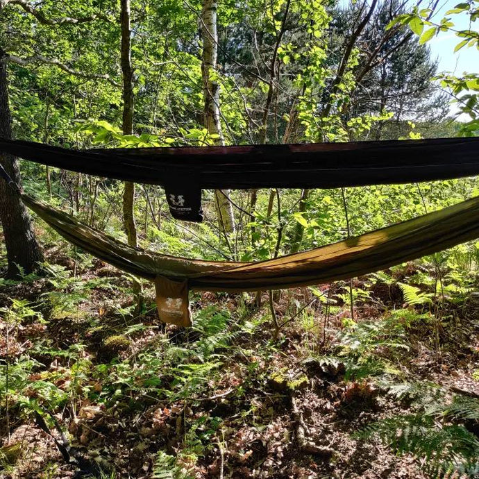 hamac vert et hamac parachute noir